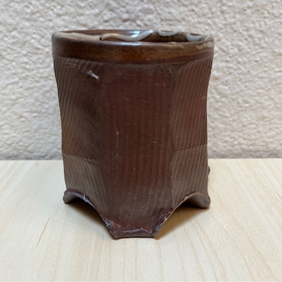 Ceramic Cup. Footed, Faceted, lined & salt fired. Browns. Second. - Picture 8 of 8